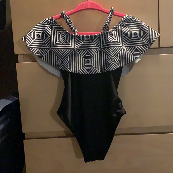 Off the shoulder Glam one piece 18-24m - Picture 4 of 4